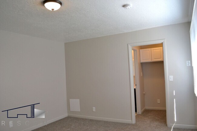 Building Photo - 7th St Units