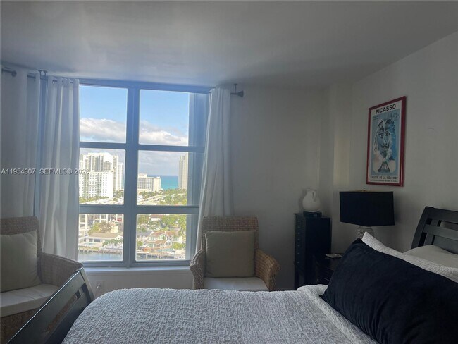 Building Photo - 19101 NE 36th Pl