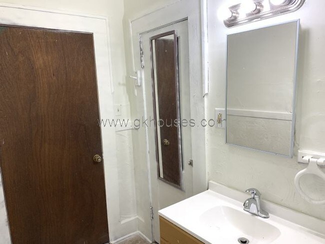 Building Photo - 1785 Steiner Ave SW