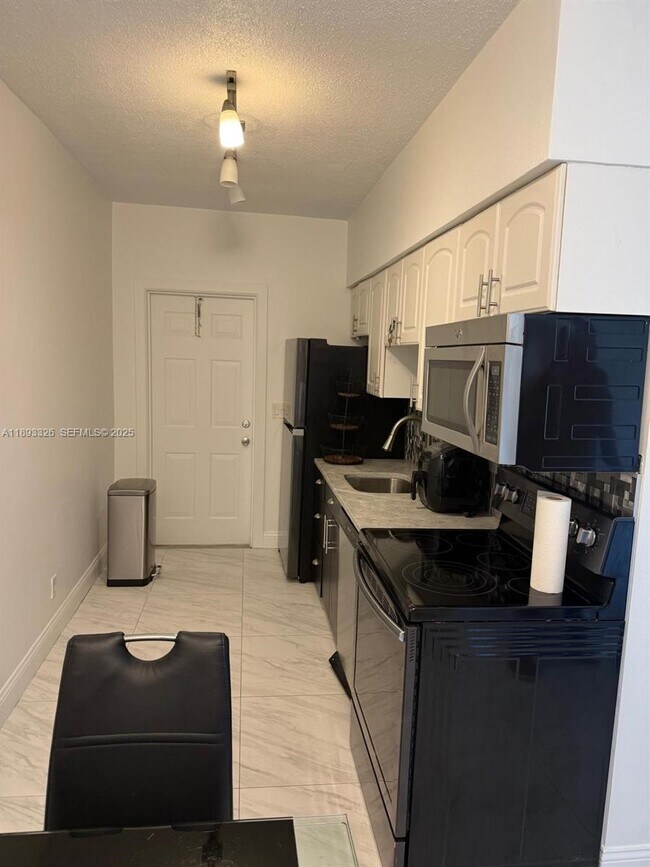 Building Photo - 2200 S Ocean Dr