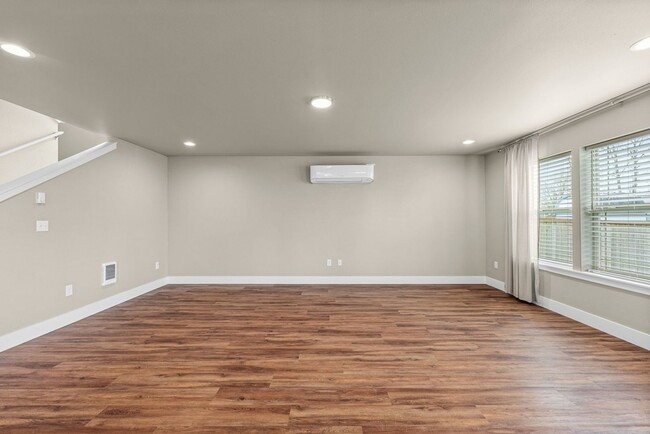 Building Photo - Modern 4-Bed Tacoma Home | Energy Efficien...