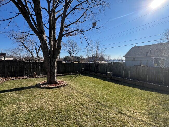 Building Photo - 508 S Lake St