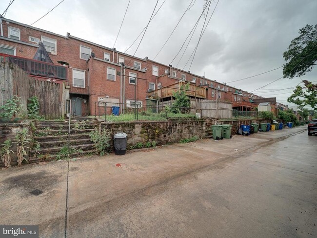 Building Photo - 2047 Griffis Ave