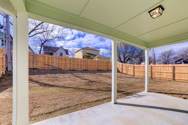 Building Photo - 4/2.5/2 New Construction Available Now!