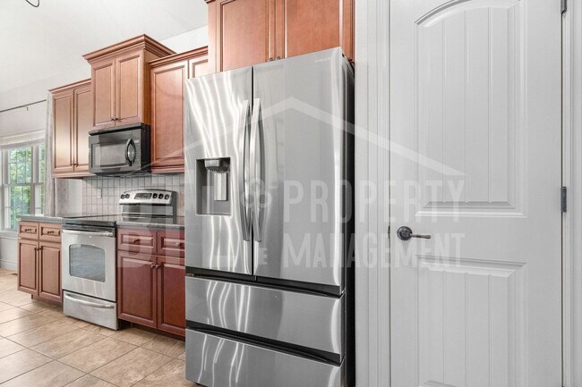 Building Photo - 3 Bedroom/2 Bath Duplex in Stonebridge Vil...