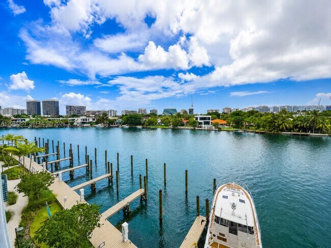 Building Photo - 9201 E Bay Harbor Dr