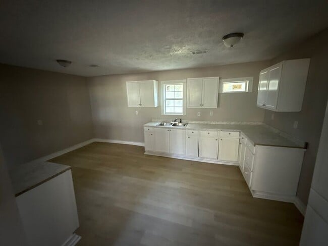 Building Photo - 110 Pine Lawn Pl