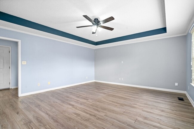 Building Photo - Pet Friendly Three Bedroom!