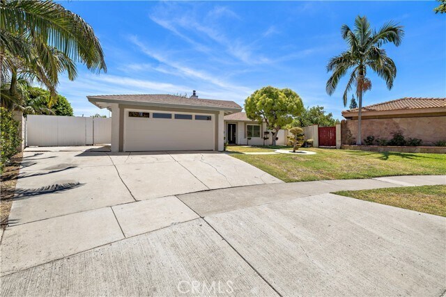 Building Photo - 822 E Borchard Ave