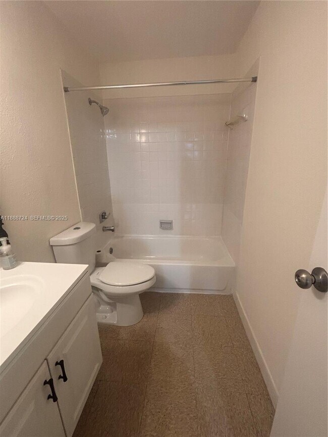 Building Photo - 875 Riverside Dr