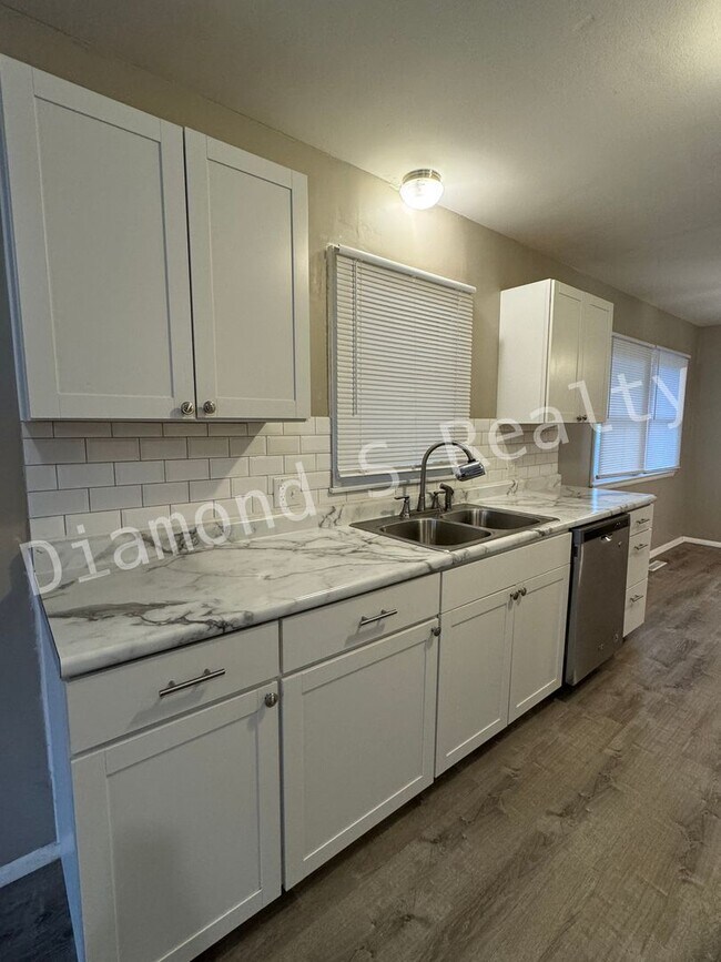 Building Photo - 2202 S Prospect Ct