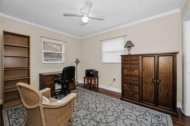 Building Photo - 253 Park Cir S