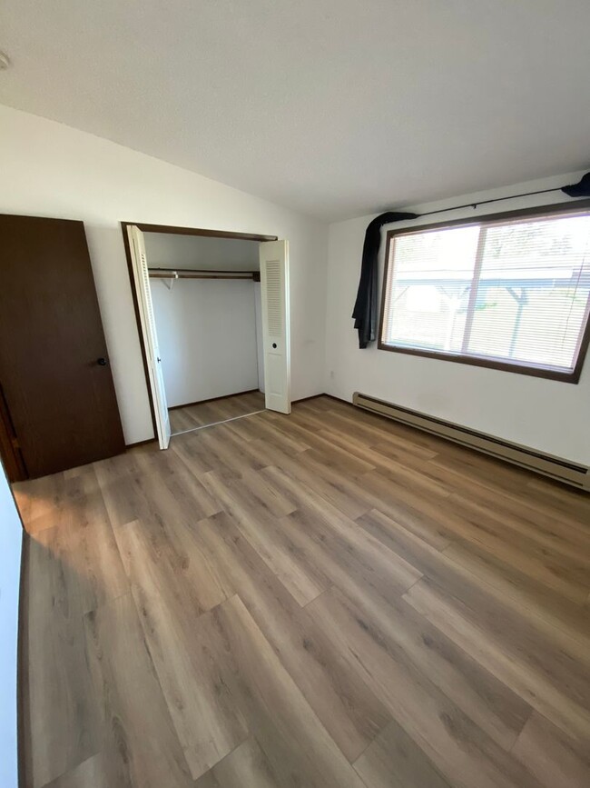 Building Photo - 3bd/1 Ba Rambler in Spanaway