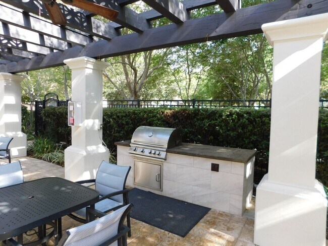 Building Photo - Exceptional 3 bed, 3.5 bath home in Irvine.