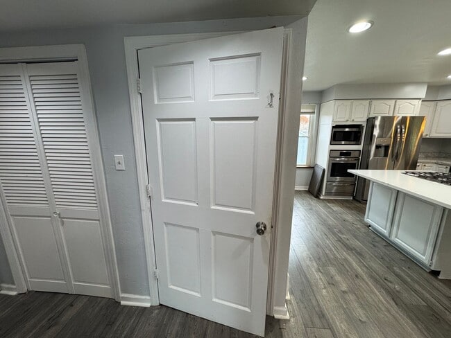 Building Photo - Spacious Private Oasis - 3 Bedroom 2 Bathroom House in Green Tree!