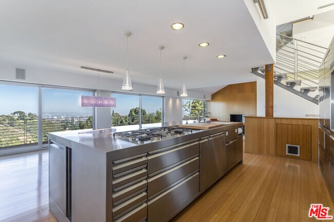 Building Photo - 1260 Linda Flora Dr