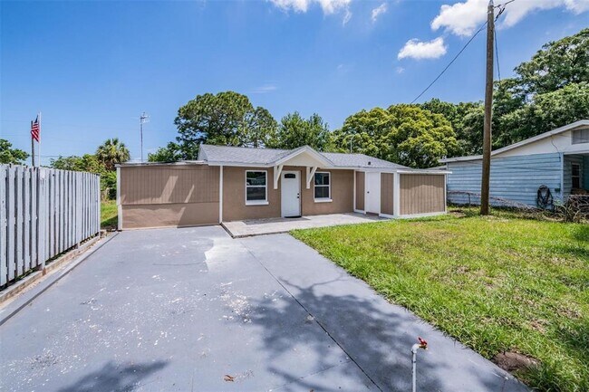 Building Photo - 636 Stremma Rd