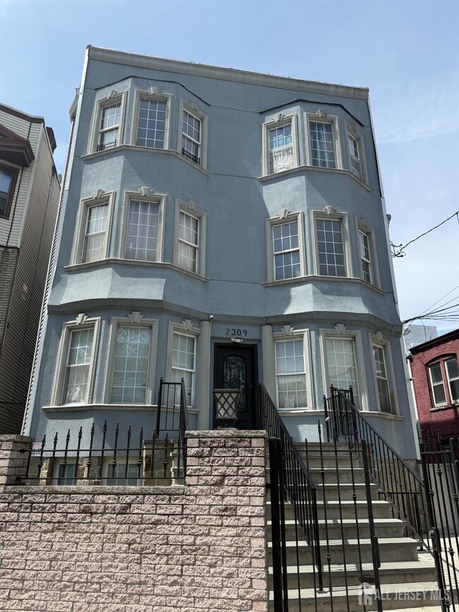 Building Photo - 2309 John F. Kennedy Blvd