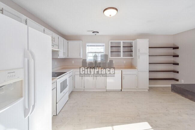 Building Photo - 5639 Wood Hollow Dr