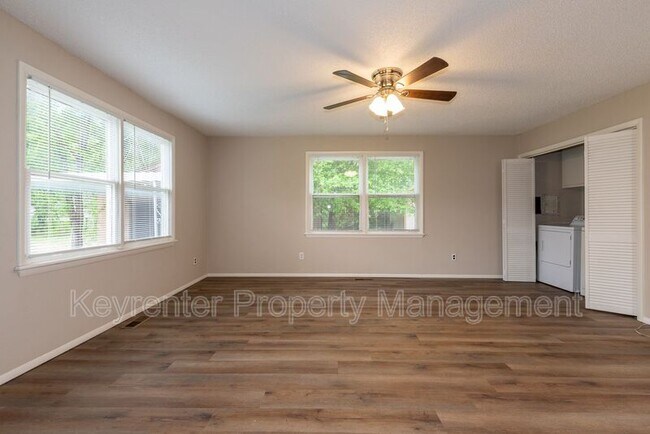 Building Photo - 526 S 39th W Ave
