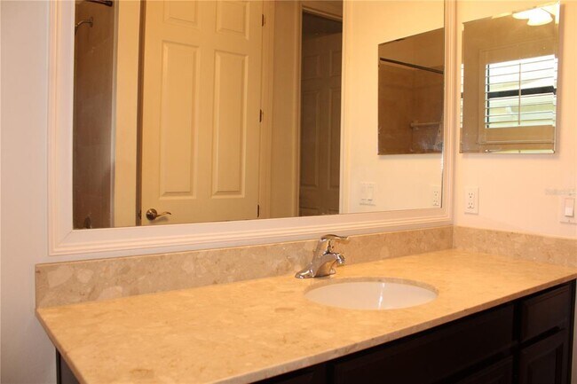 Building Photo - 629 Rosemary Cir