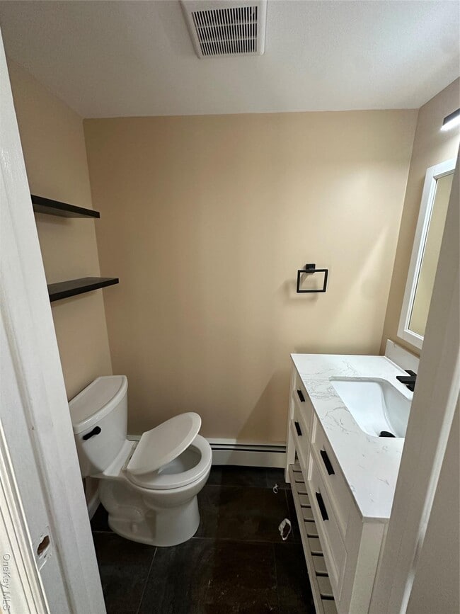 Building Photo - 290 Woodbury Rd