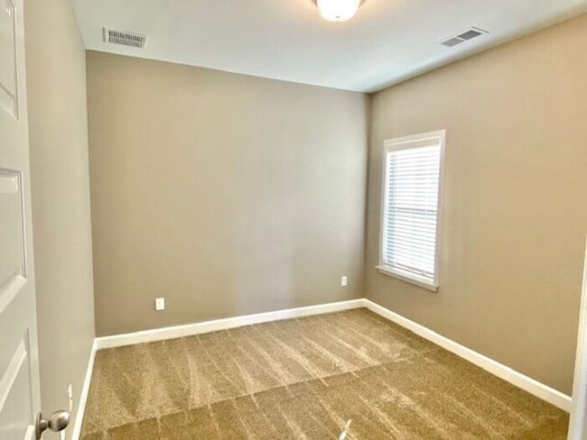 Building Photo - Now Leasing A 4 Bedroom 3 Bath Home In Oak...