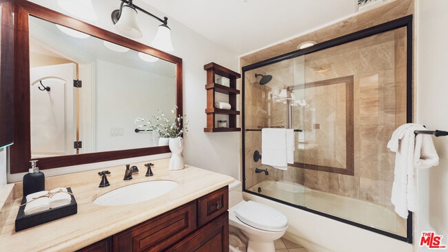 Building Photo - 844 3rd St