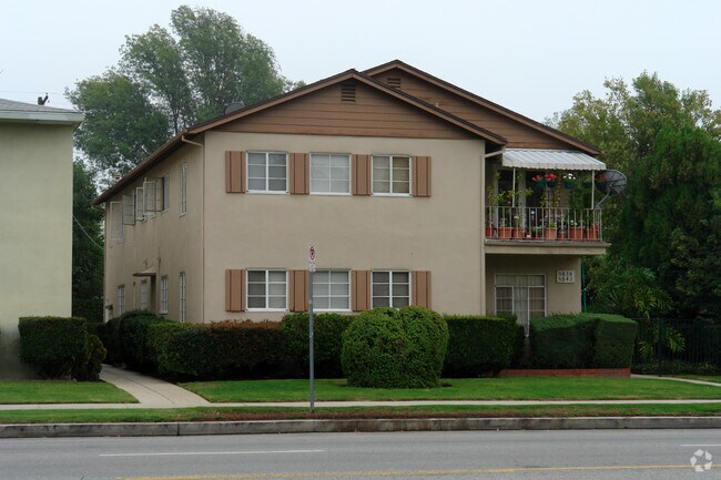 Primary Photo - 5838-5842 Woodman Ave