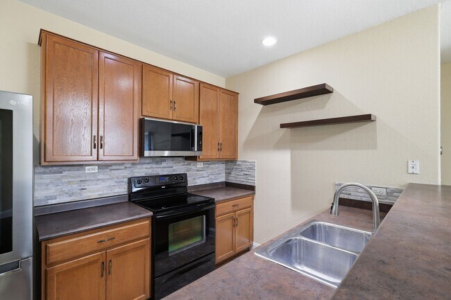 Building Photo - Updated Home with Office and Open Layout