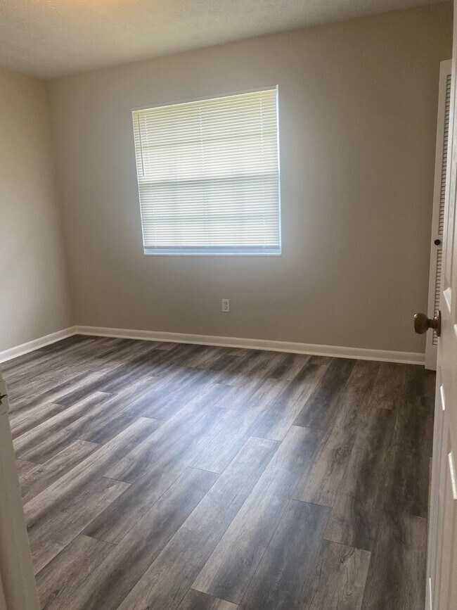 Building Photo - Residential