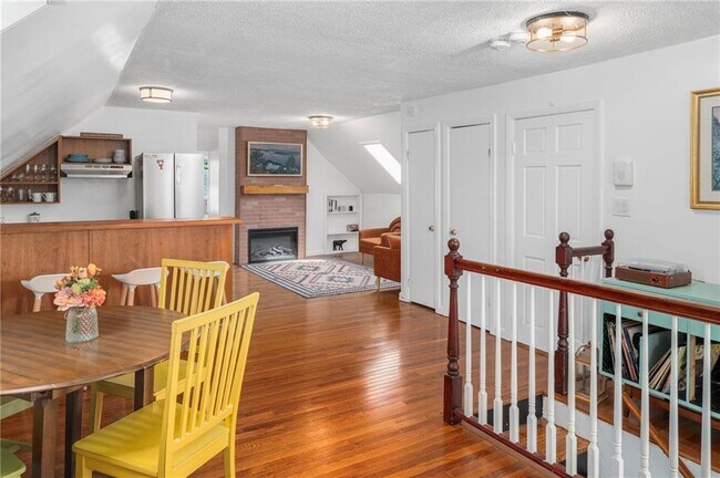 Building Photo - 183 Wood St