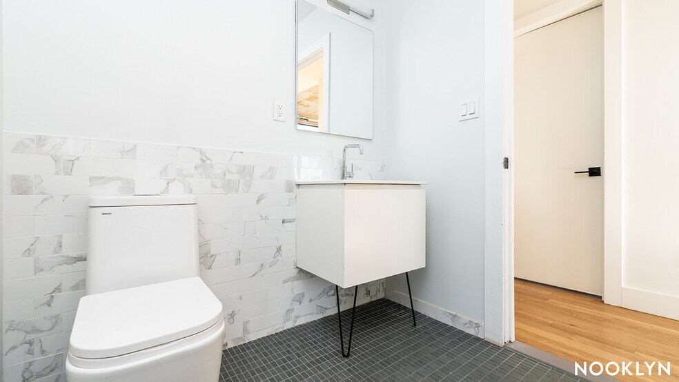 Building Photo - 824 E New York Ave