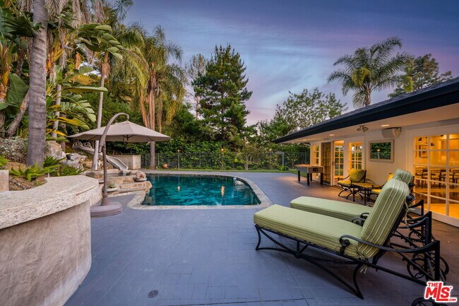 Building Photo - 9023 Alto Cedro Dr