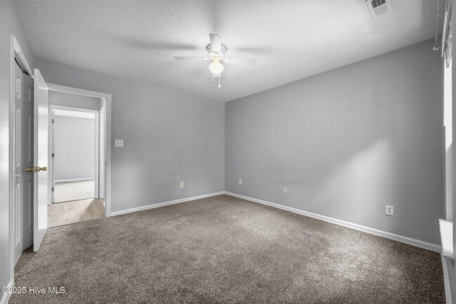 Building Photo - 1087 W Pueblo Dr