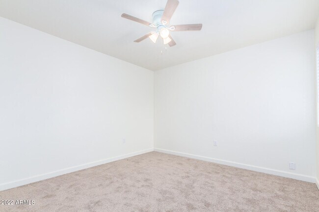 Building Photo - 509 E Rimrock Dr