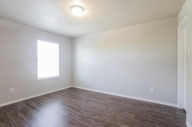 Building Photo - 7934 Tawny Bluff Ct