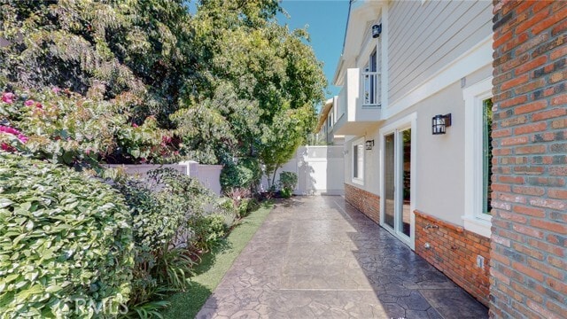 Building Photo - 1102 Slauson Ln