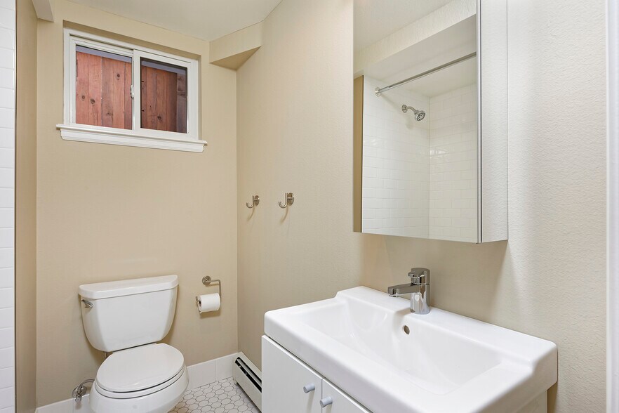Bathroom - 915 Clarkson Street