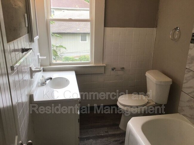 Building Photo - 107 Clinton Pl