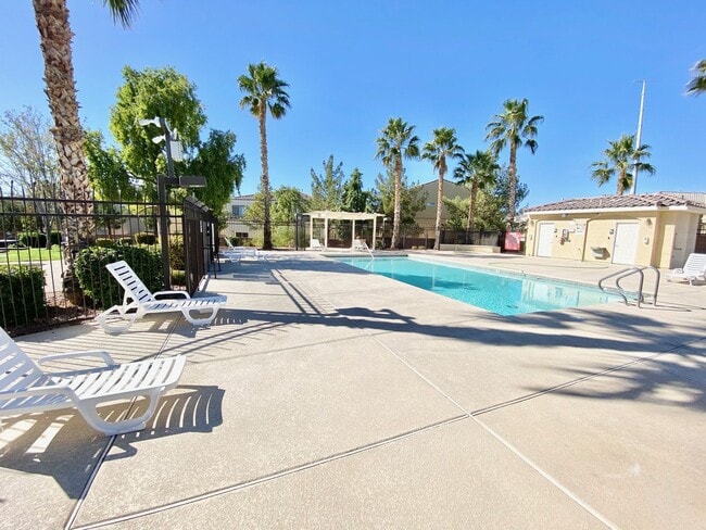 Building Photo - TOWNHOME LOCATED IN GATED BLACKHAWK COMMUN...