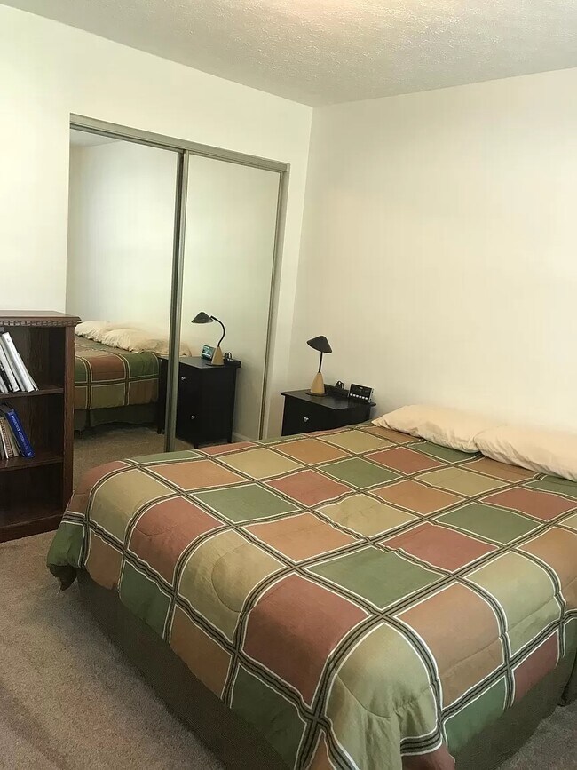 Building Photo - 2242 Stonewood Ln