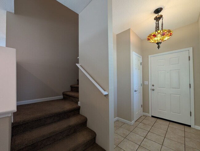 Building Photo - Beautiful 3-Bedroom, 2.5-Bath Home In River Road Area of Eugene!