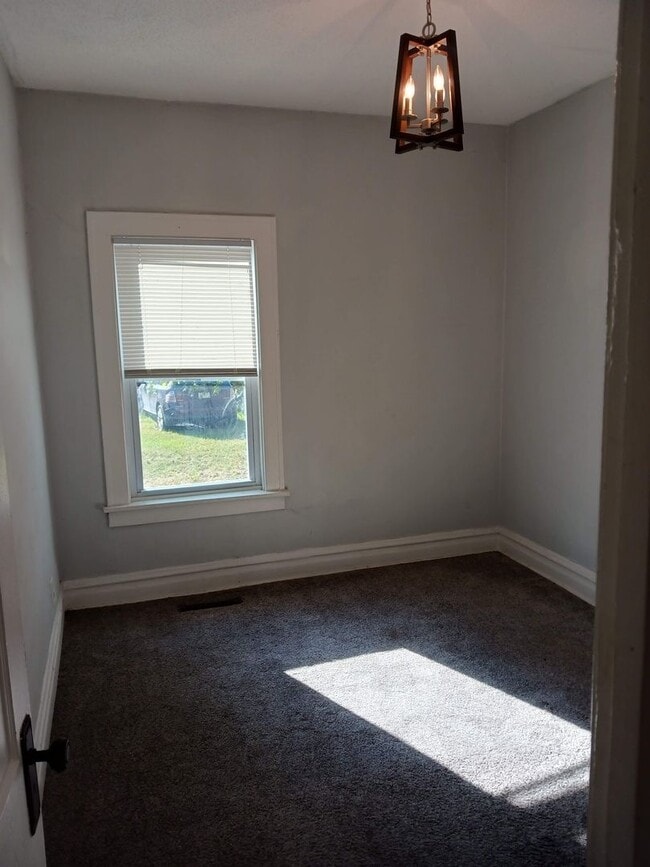Building Photo - 2 Bedroom Home in West Glen Park