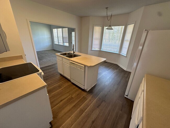 Building Photo - Beautiful 3 bedroom home on over 3/4 acres with huge garage.