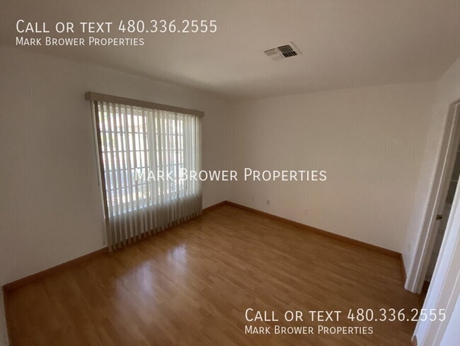 Building Photo - 1120 N Val Vista Dr