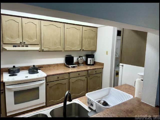 Building Photo - 301 Kings Row Dr