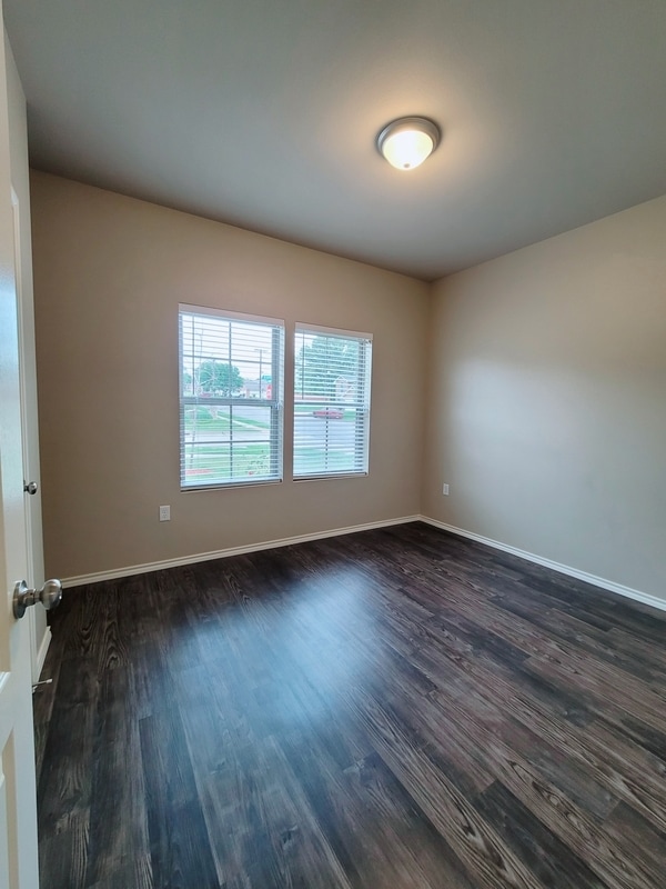 Building Photo - 5804 Deauville Street