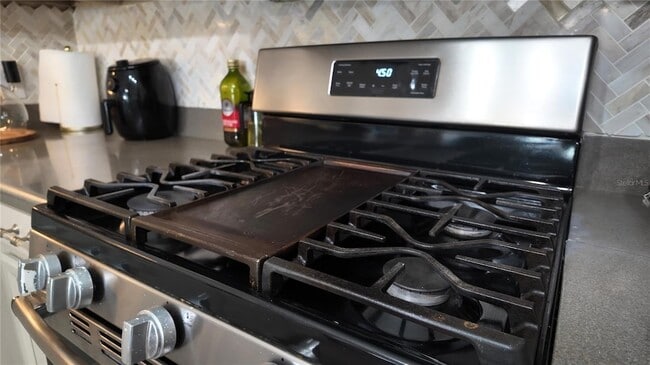 Building Photo - 723 Lady Diana Dr