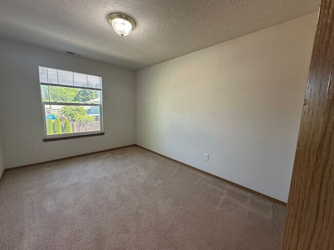 Building Photo - Fresh interior and exterior new painting
